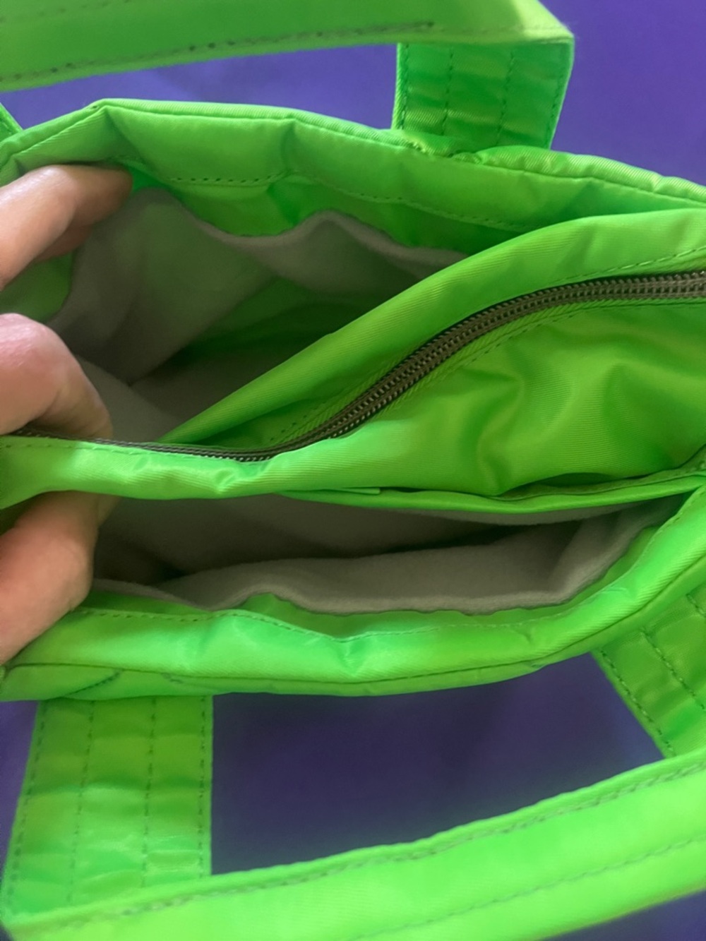 Lug Lime Green Quilted Dory Mini with brushstroke  Interior.  Key bungee - Picture 3 of 9